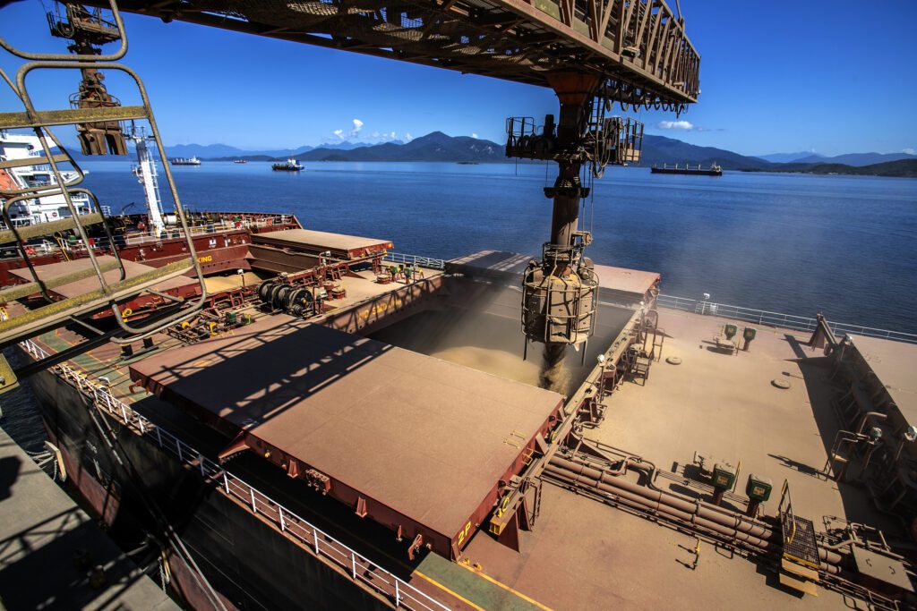 Empresas do Paraná diversificam mercados e exportações crescem 3,5% em outubro!